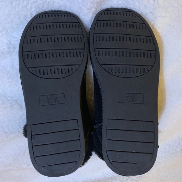 Soft Fuzzy Black Boots - Picture 3 of 5